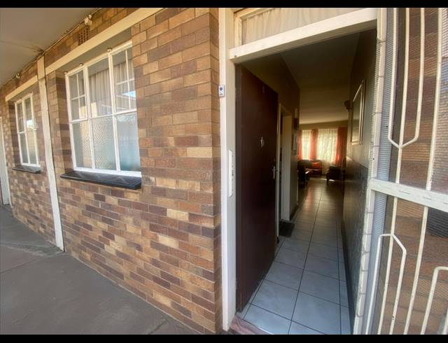 2 BEDROOM FLAT FOR SALE IN VANDERBIJLPARK CW 3